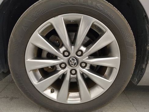 Used 2017 Toyota Camry XLE w/ Moonroof Package image 31