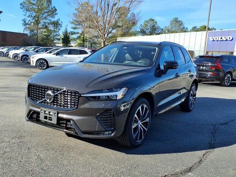 Certified 2025 Volvo XC60 B5 Plus AWD/4WD image 9