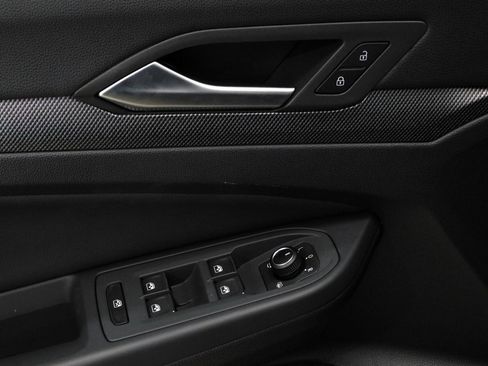 Used 2025 Volkswagen Golf image 28