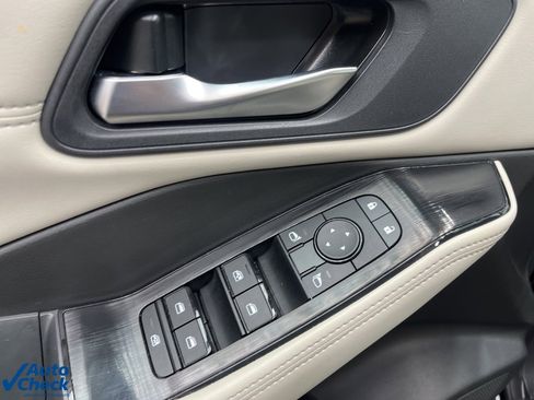 Used 2023 Nissan Rogue SV w/ SV Premium B Package image 30