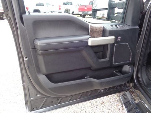 Used 2017 Ford F250 Lariat w/ Chrome Package image 39