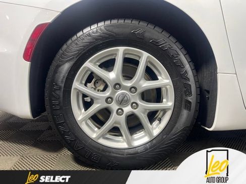 Used 2021 Chrysler Pacifica Touring-L FWD image 35