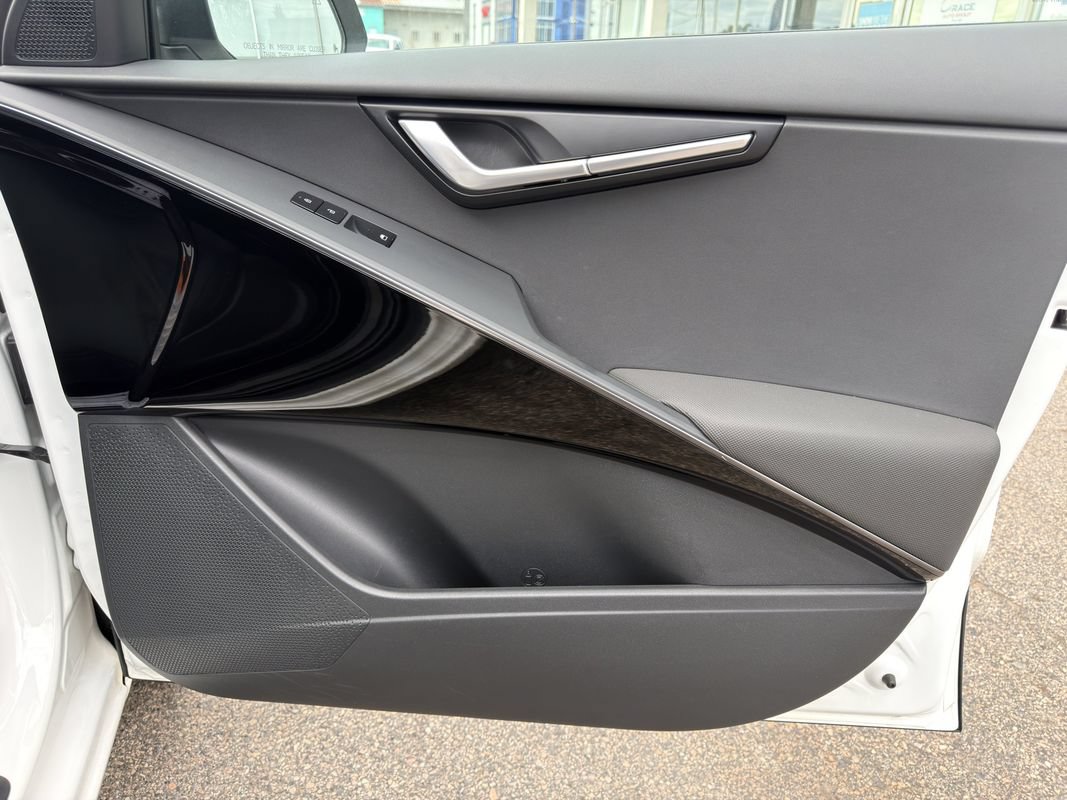 Used 2023 Kia Niro EX FWD image 30