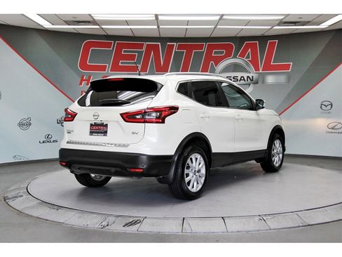 Certified 2022 Nissan Rogue Sport SV image 5