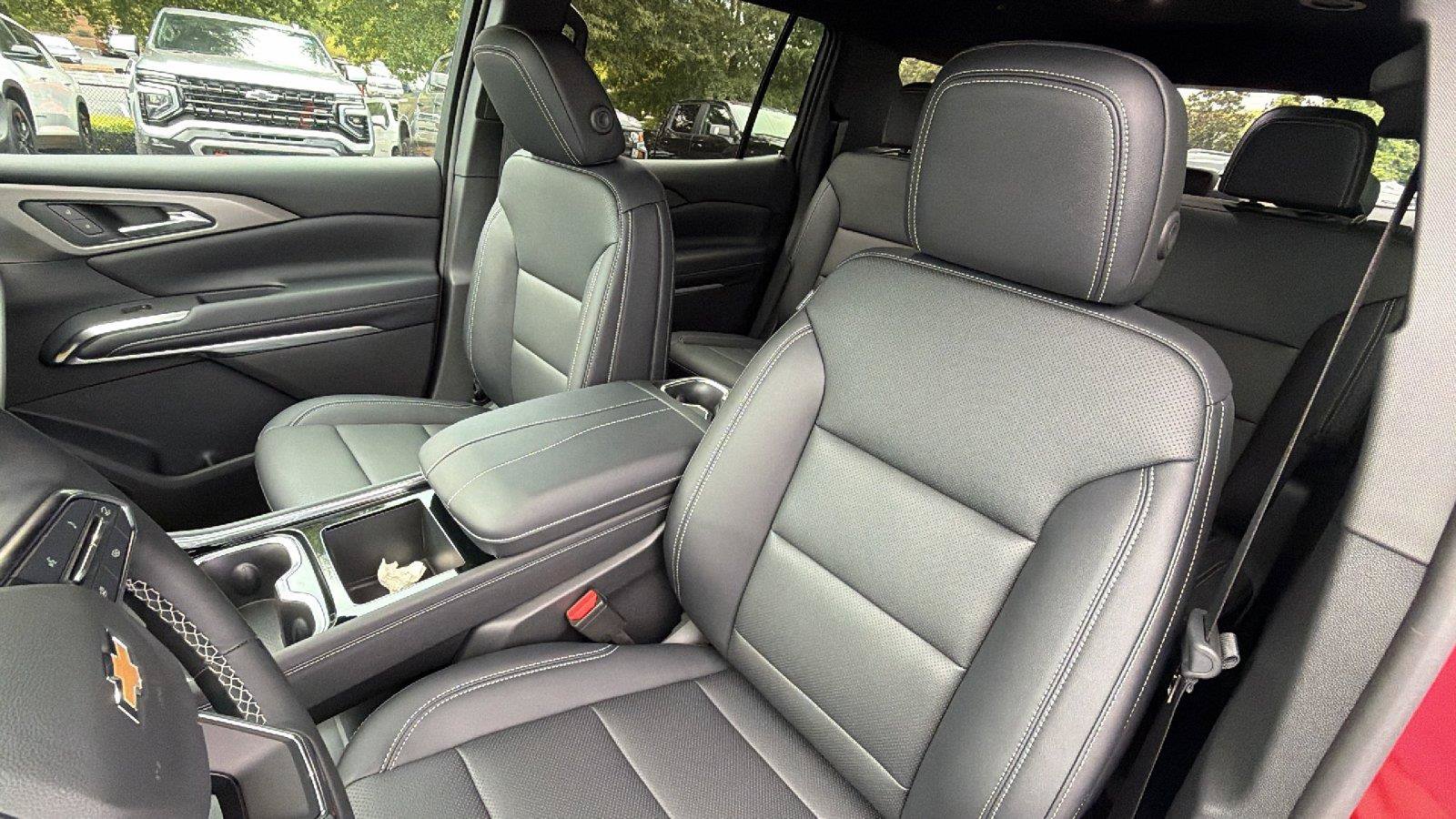 New 2027 Chevrolet Traverse LT FWD image 4