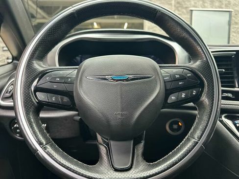 Used 2019 Chrysler Pacifica Limited w/ Advanced Safetytec Group FWD image 30