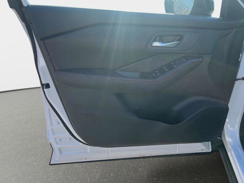 Used 2026 Nissan Rogue SV image 18