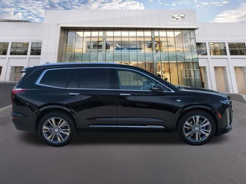Used 2025 Cadillac XT6 Premium Luxury image 4