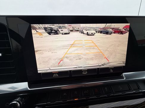 New 2026 GMC Sierra 1500 SLE image 15