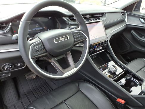 Used 2023 Jeep Grand Cherokee L Limited w/ Luxury Tech Group II image 12