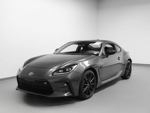 Used 2024 Toyota GR86 Premium RWD image 57