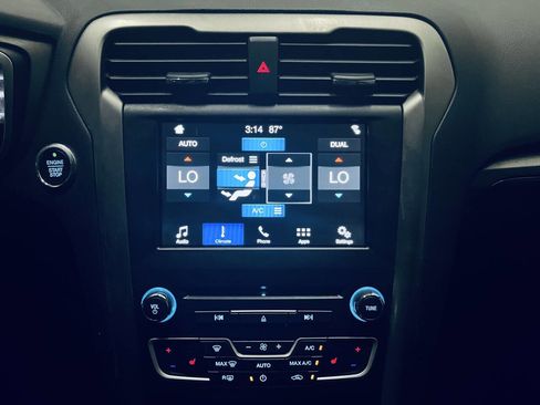 Used 2018 Ford Fusion SE w/ Fusion SE Technology Package FWD image 31