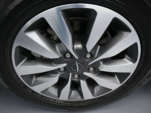 Used 2022 Chrysler Pacifica Touring-L FWD image 45