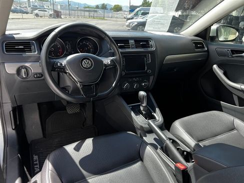 Used 2017 Volkswagen Jetta SE FWD image 22