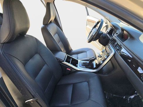 Used 2016 Volvo XC70 T5 Premier w/ Proximity Package image 12