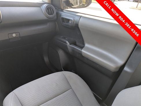 Used 2016 Toyota Tacoma SR image 17