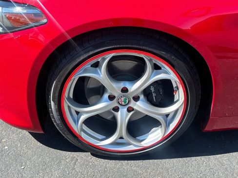 Used 2023 Alfa Romeo Giulia w/ Quick Order Package 22Z Lusso image 10