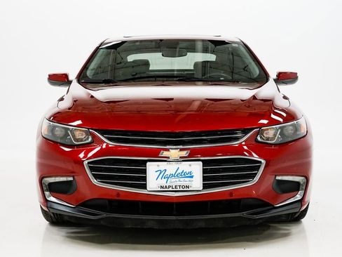 Used 2017 Chevrolet Malibu LT w/ Leather Package image 4