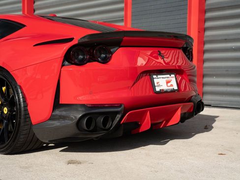 Used 2018 Ferrari 812 Superfast image 10