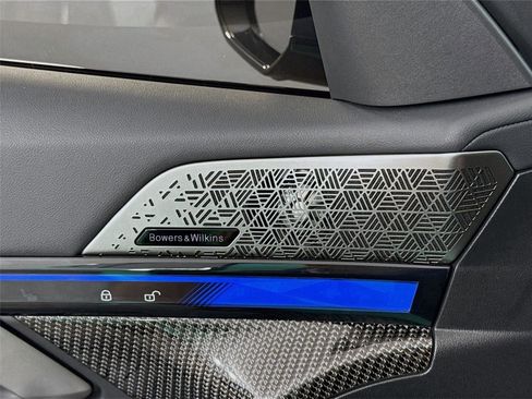 Used 2025 BMW M5 w/ Carbon Package image 19