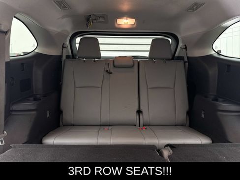 Used 2023 Toyota Highlander XLE FWD image 11