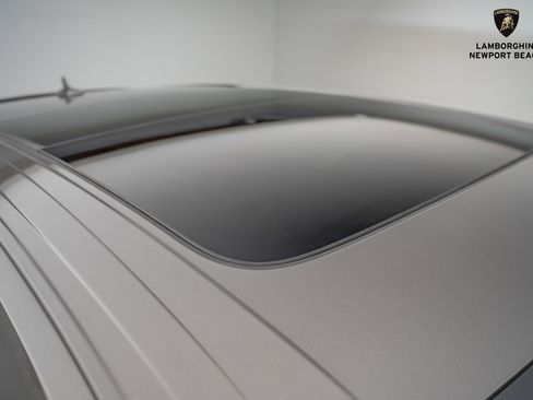 Used 2025 Lamborghini Urus SE image 5