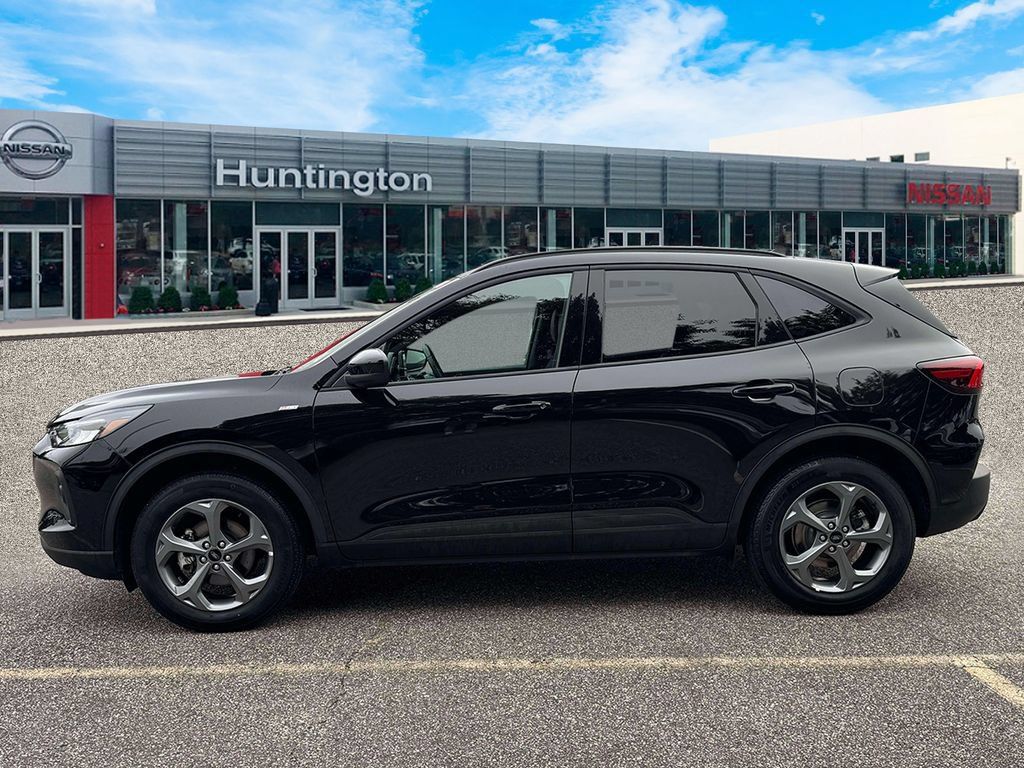 Used 2025 Ford Escape ST-Line Select AWD/4WD image 5