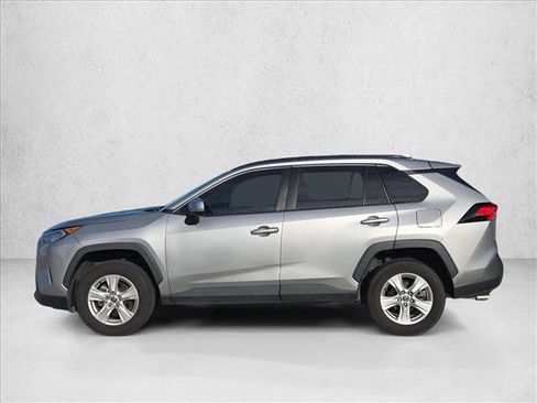 Used 2021 Toyota RAV4 XLE w/ Convenience Package FWD image 8