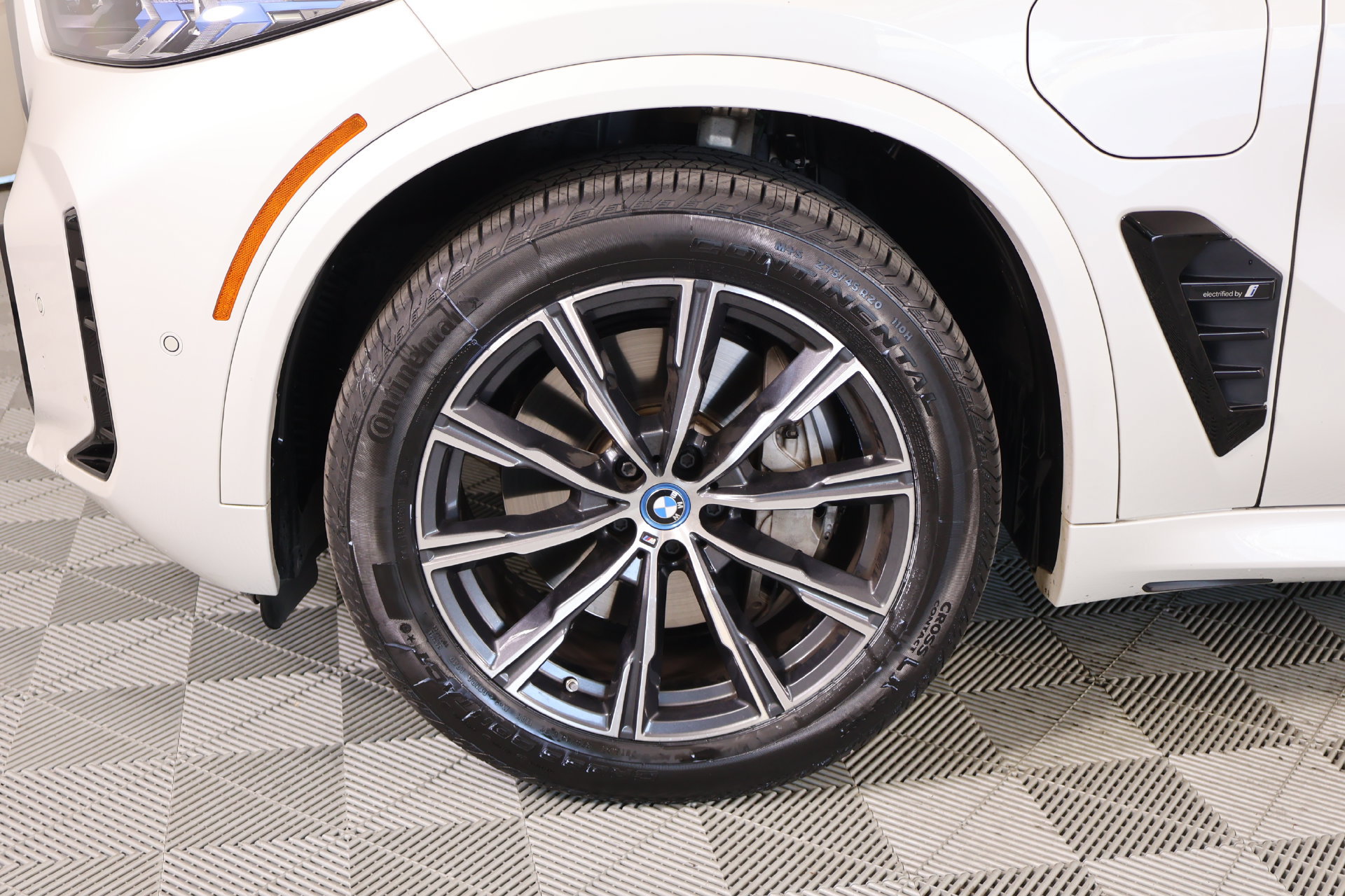 Used 2024 BMW X5 xDrive50e w/ M Sport Package AWD/4WD image 19