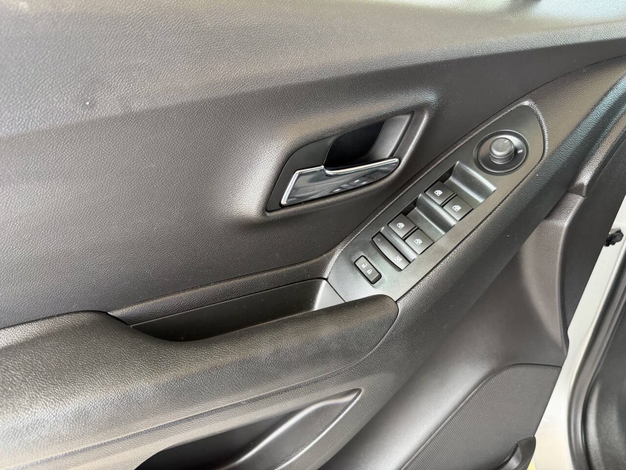 Used 2017 Chevrolet Trax LS FWD image 10