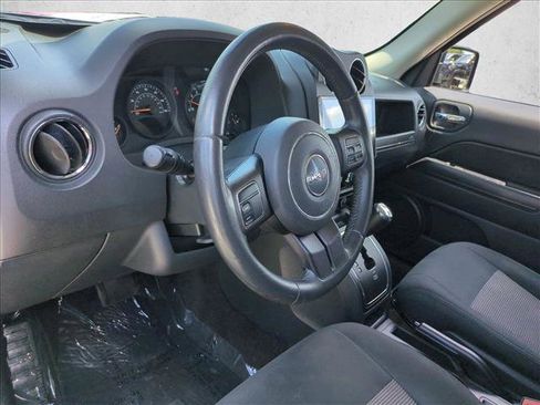 Used 2014 Jeep Patriot Latitude FWD image 10