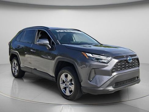 Used 2024 Toyota RAV4 XLE AWD/4WD image 9