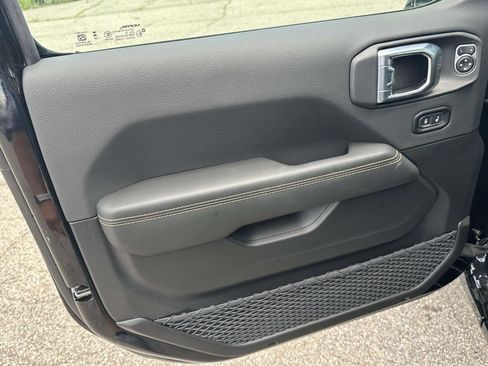 New 2026 Jeep Gladiator Sport AWD/4WD image 12