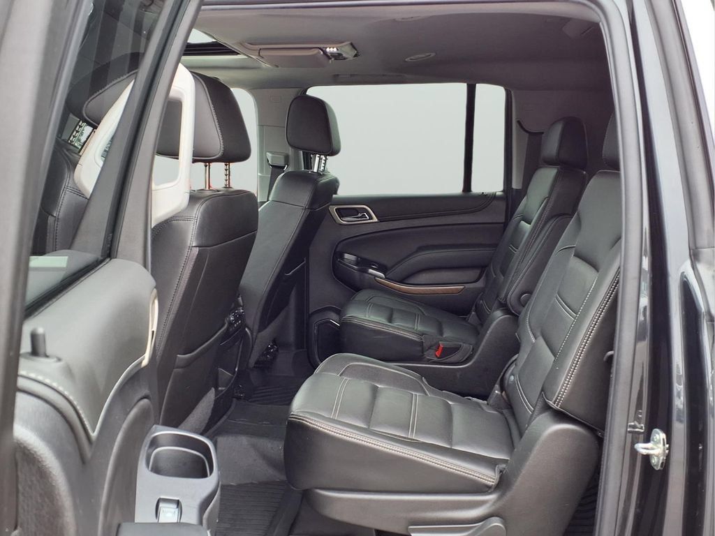 Used 2020 GMC Yukon XL Denali w/ Denali Premium Package AWD/4WD image 10