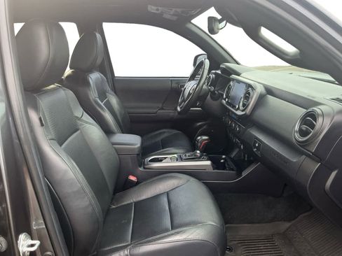 Used 2022 Toyota Tacoma TRD Off-Road image 14