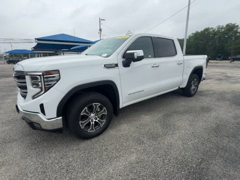 Used 2024 GMC Sierra 1500 SLT AWD/4WD image 4