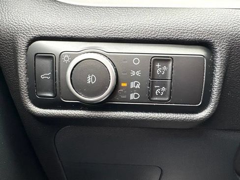 Used 2024 Ford Explorer XLT w/ Equipment Group 202A AWD/4WD image 19