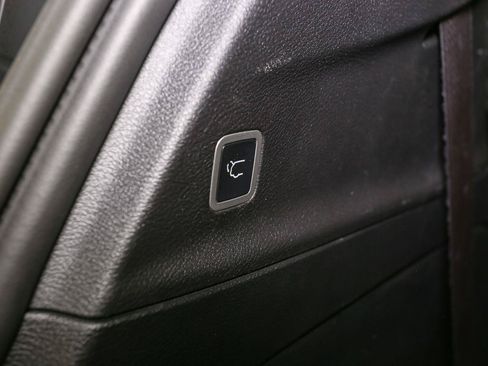Used 2025 Chrysler Pacifica Select FWD image 12