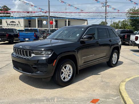 Used 2025 Jeep Grand Cherokee Laredo RWD image 3