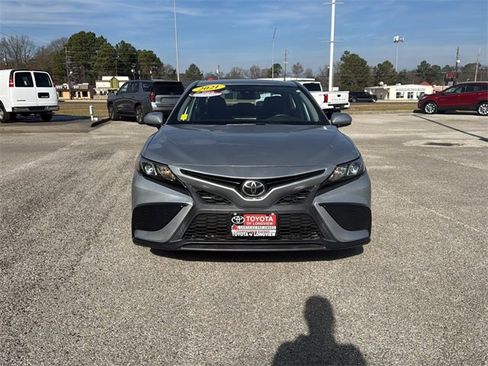 Used 2021 Toyota Camry SE w/ Carpet Mat Package (TMS) image 8