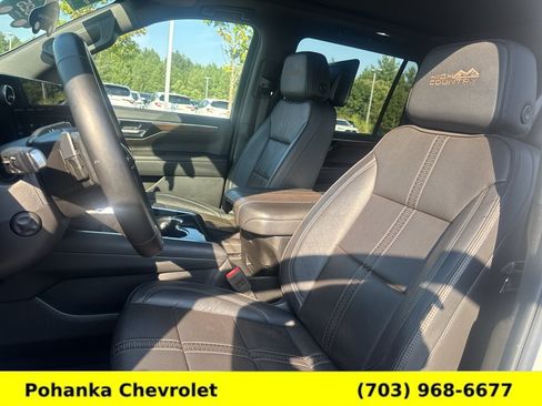 Used 2025 Chevrolet Suburban High Country AWD/4WD image 27