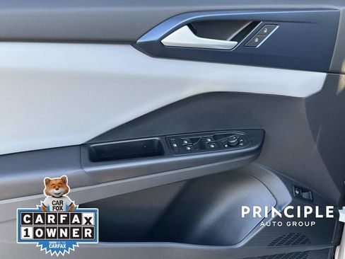 Certified 2023 Volkswagen Taos SE w/ Panoramic Sunroof Package image 12