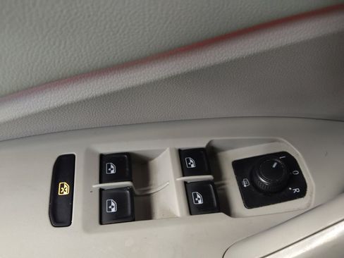 Used 2019 Volkswagen Jetta SEL Premium FWD image 27