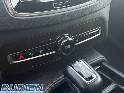 Used 2019 Volvo XC90 T6 Momentum w/ Advanced Package image 16