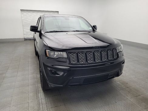 Used 2019 Jeep Grand Cherokee Altitude image 14