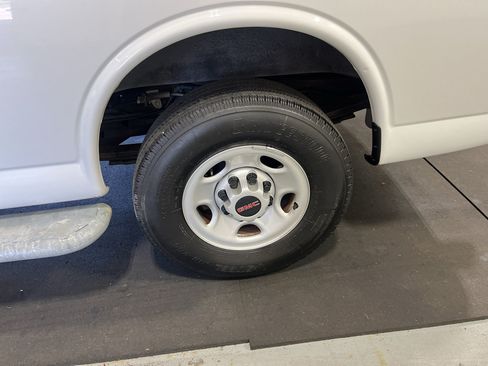 Used 2019 GMC Savana 2500 w/ Driver Convenience Package RWD image 26