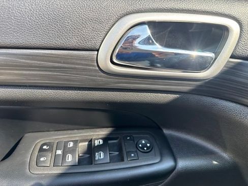 Used 2022 Jeep Grand Cherokee Laredo X AWD/4WD image 10