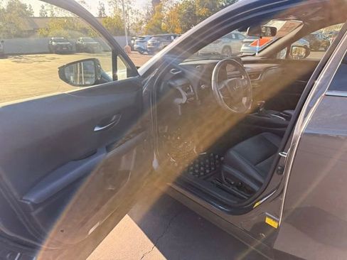 Used 2022 Lexus UX 200 w/ Accessory Package (Z1) FWD image 9