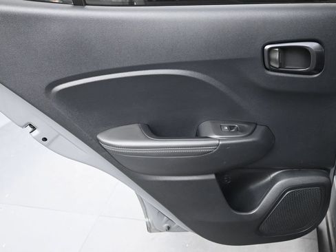 Used 2023 Hyundai Venue Limited FWD image 19