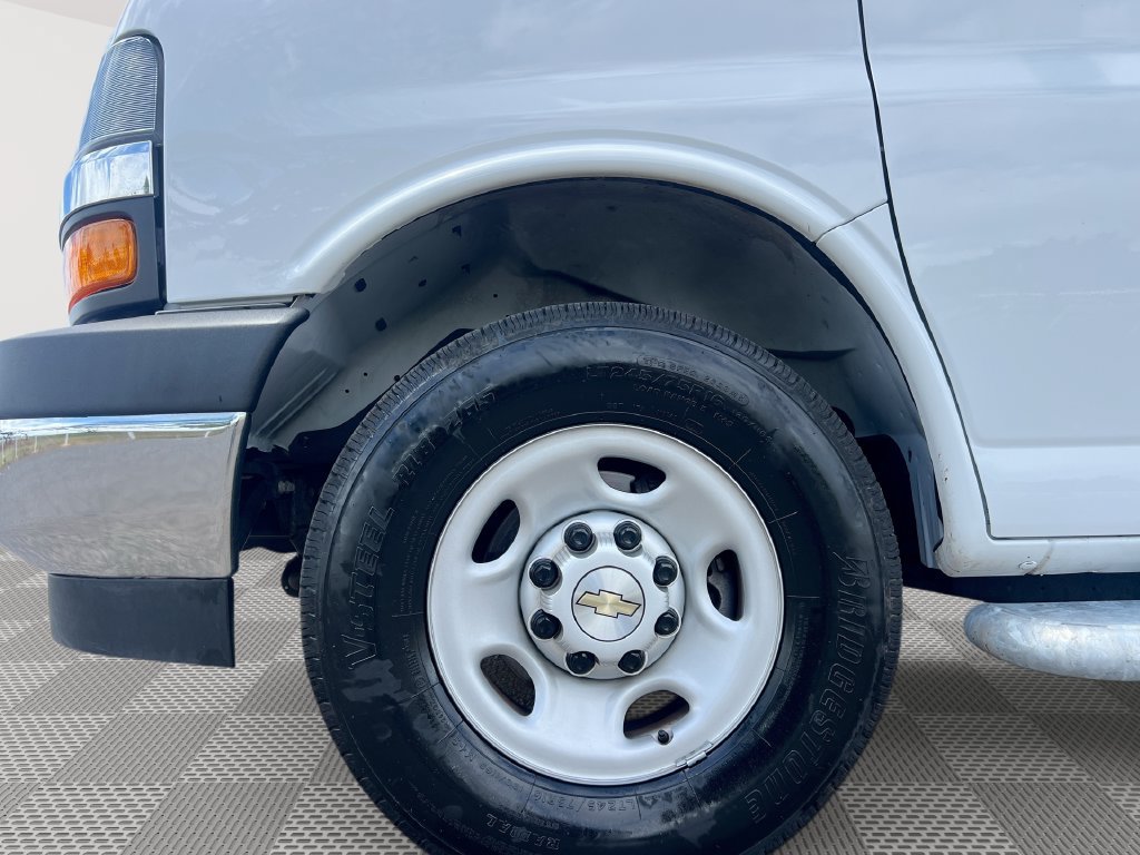 Used 2025 Chevrolet Express 2500 w/ Driver Convenience Package RWD image 18